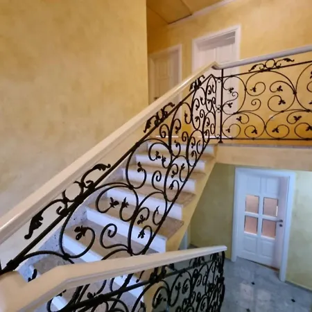 Villa Pale 빌라 *